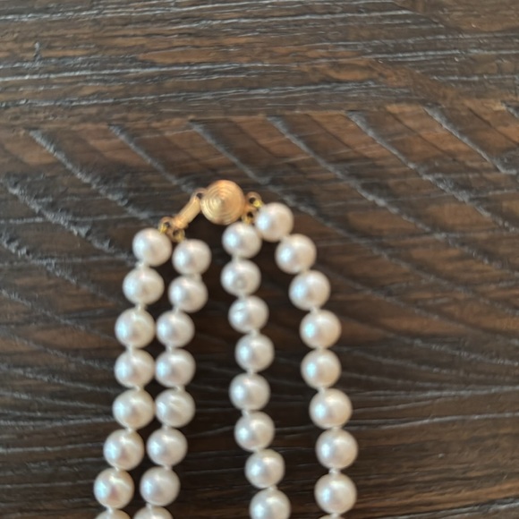 Elegant Pearl Necklace in Classic White fresh water pearls - Picture 3 of 4